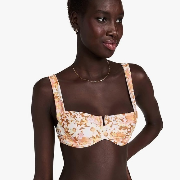 NWT. L*SPACE Camellia Bikini Top